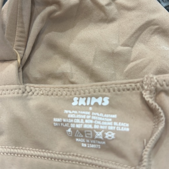 SKIMS Tan Bra - Picture 7 of 10